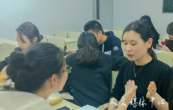 我校留学生开展学唱中文歌曲活动