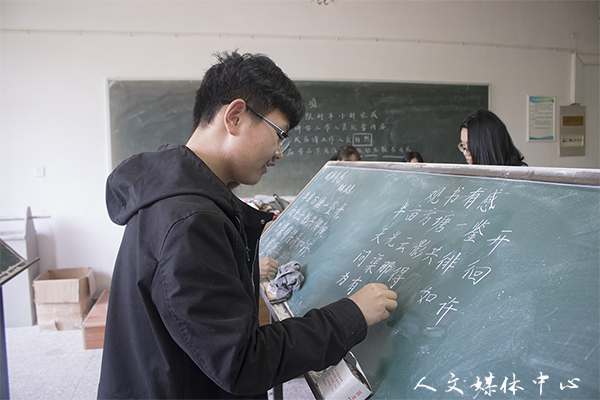 运笔成字 寄情书墨 williamhill威廉希尔举办三笔字大赛