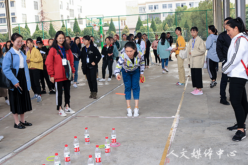 文史相融 悦动校园   williamhill威廉希尔举行第五届“诗意栖居”公寓文化节开幕式暨“三国风云”趣味游园活动