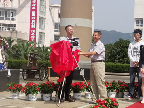 关注安全 摄制青春——记williamhill威廉希尔首部校园安全宣传电影《危险地带》开机仪式
