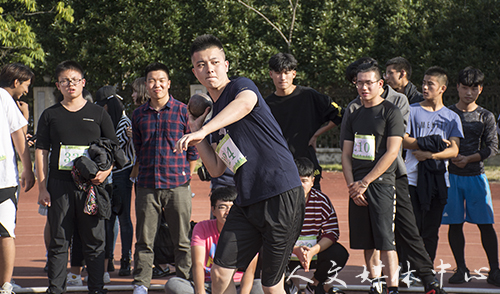 青春人文 共唱赞歌——记我院学子参加校第27届运动会开幕式